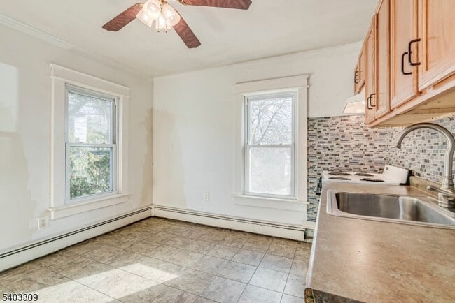 Building Photo - 155 Main St