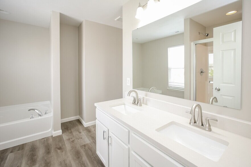 Building Photo - 3315 Grove Berry Ln
