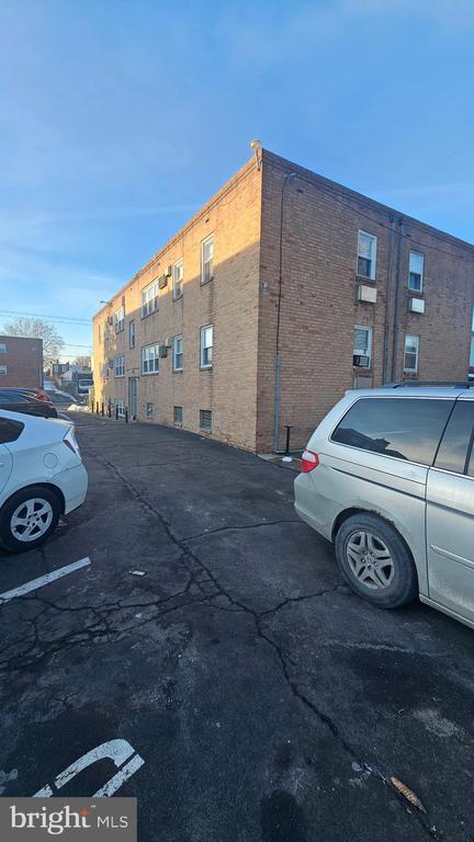 Building Photo - 6007 Bingham St