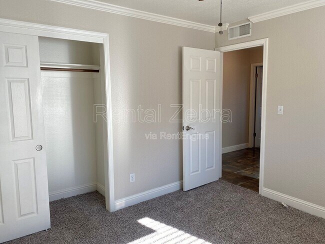 Building Photo - 1216 Rose Ave