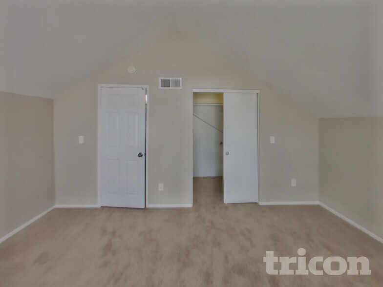 Building Photo - 3644 N 89th Ave