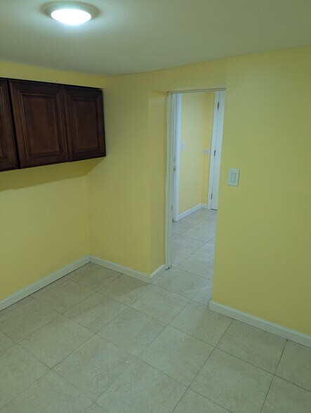 Building Photo - 174 Wright St