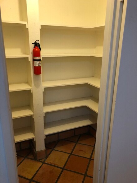 Large walk in kitchen pantry - 408 Ellwood Beach Dr