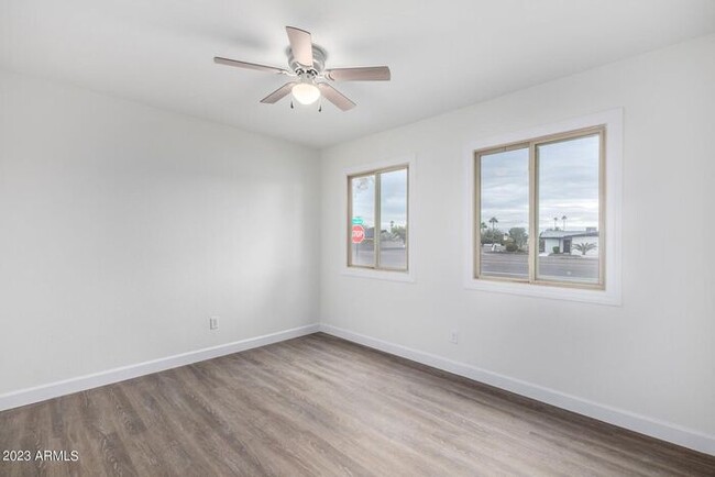Building Photo - Furnished Optional 3 bed 2 bath Townhome