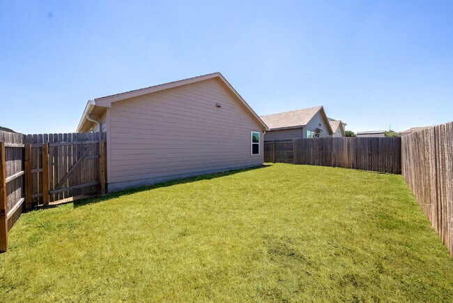 Building Photo - Welcome to Your New Home! Enjoy Free Rent!...