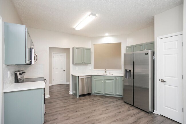 Building Photo - 7277 Charlotte Pike