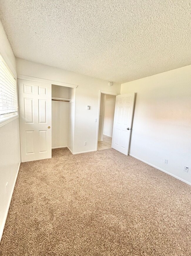 Building Photo - Beautiful Condo in the Village!