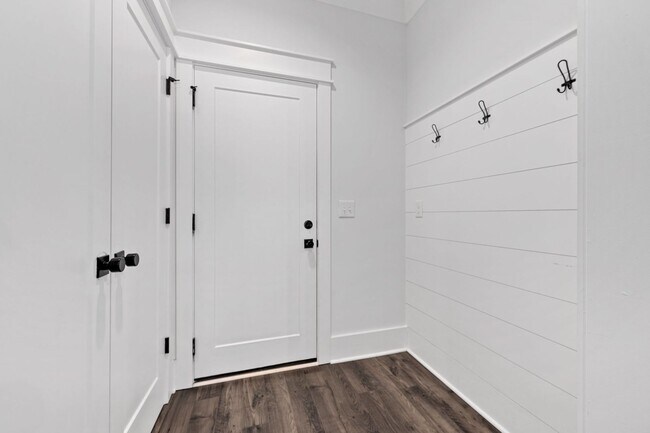 Building Photo - Lee Street B3