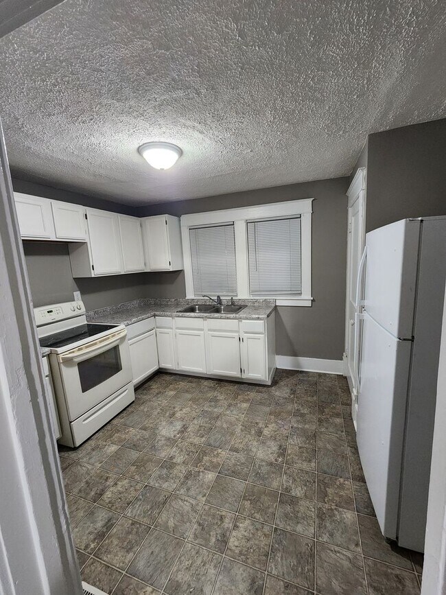 Building Photo - 409-411 West State Street