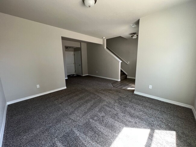 Building Photo - Immaculate Townhome Close to Woodmen and P...