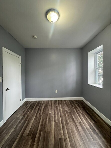 Building Photo - 153 Ave E