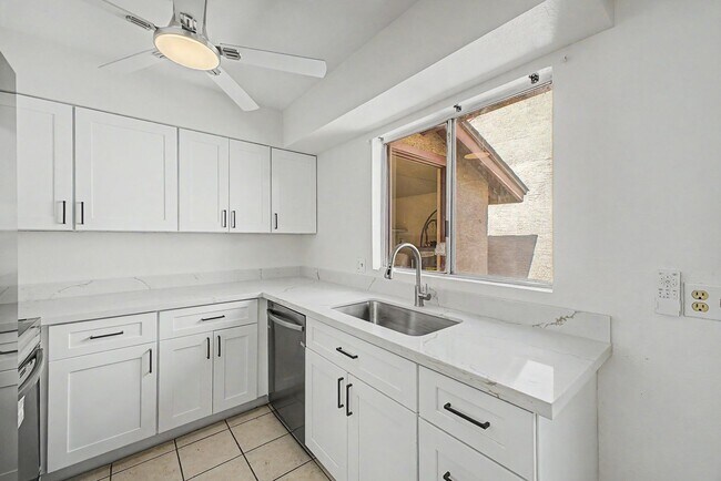 Building Photo - Remodeled 2 bedroom 2 bathroom