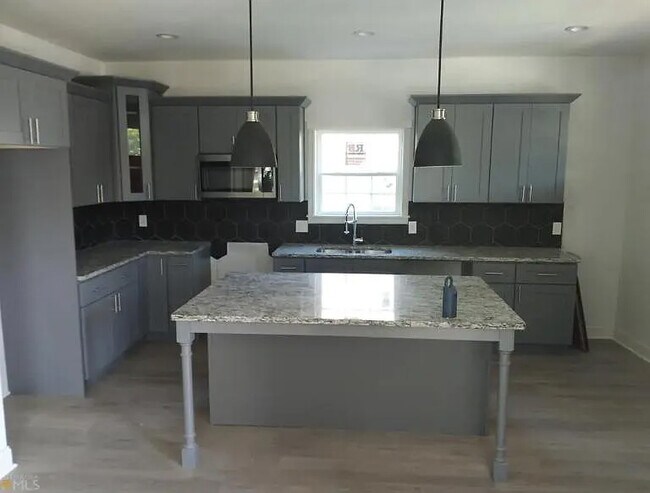 Building Photo - 988 Desoto St NW