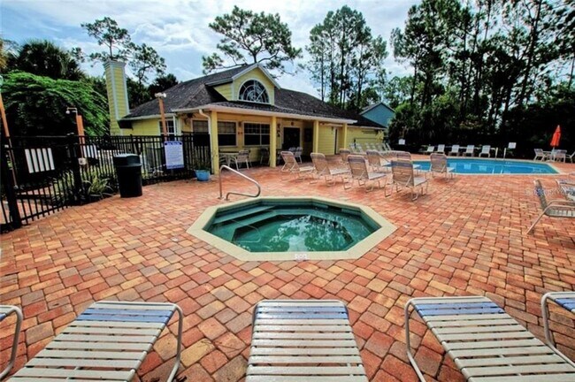 Building Photo - 2039 Royal Bay Blvd