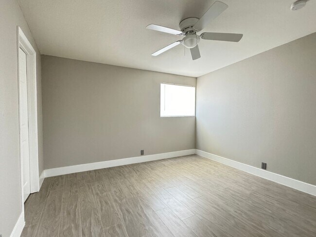 Building Photo - 1724 Izabella Ave