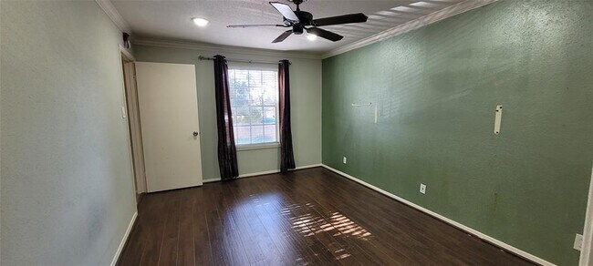 Building Photo - 9700 Leawood Blvd