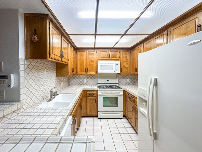 Building Photo - Charming 2bd 2ba condo in Playa Vista !