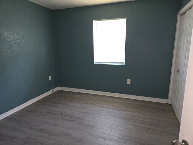 Building Photo - 5301 Queen Mary Ln