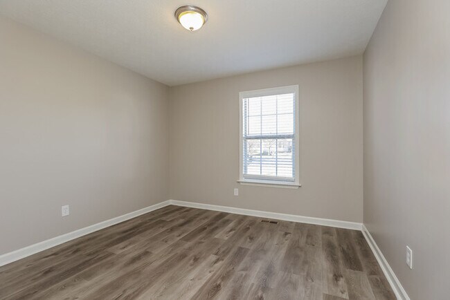 Building Photo - 3-Bedroom Home with Deck in La Vergne