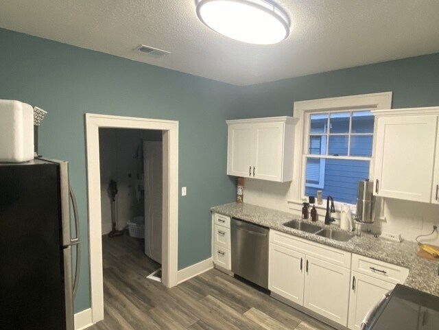 Building Photo - 412 E 40th St