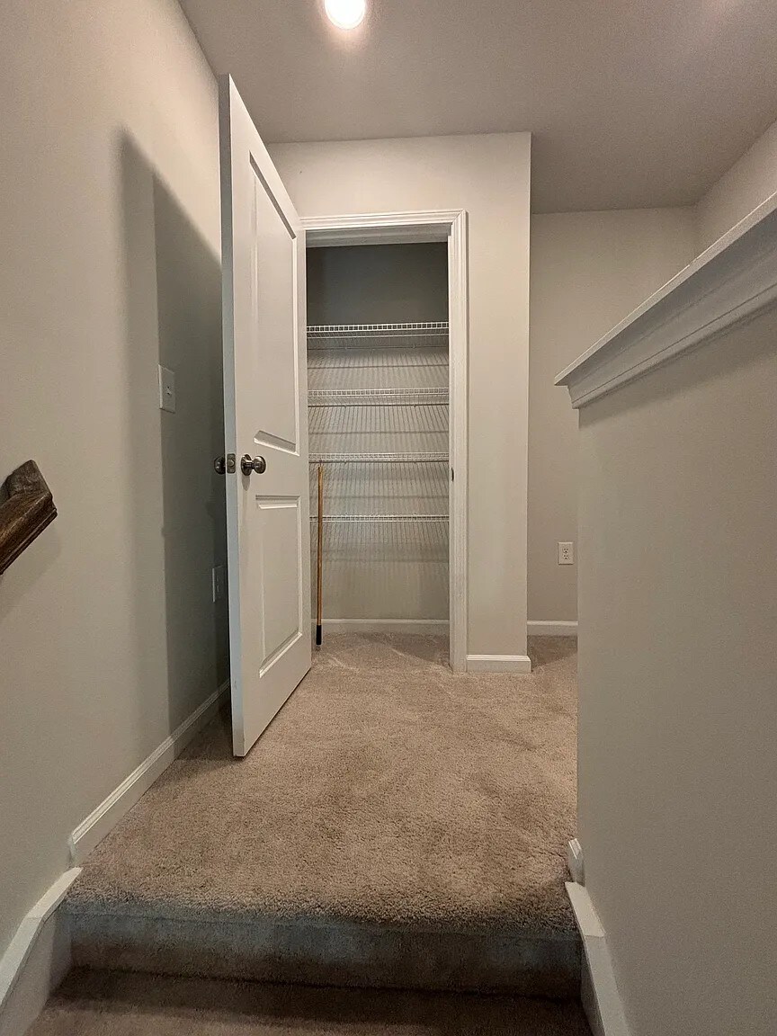 Building Photo - Room in Townhome on Kaya Ct