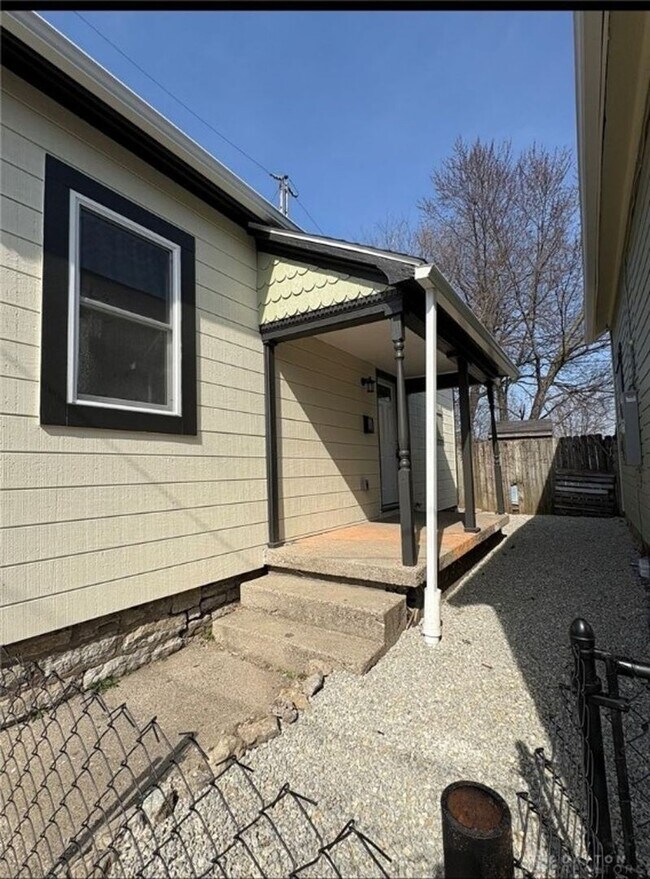 Building Photo - Completely updated bungalow in Historic So...