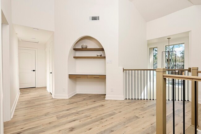 Building Photo - 15 Crinkleroot Ct