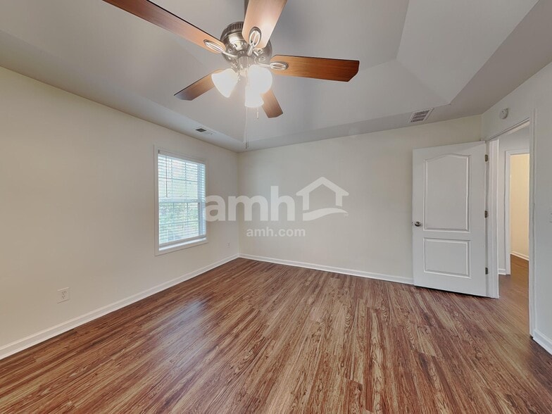 Building Photo - 92 Brookvalley Crossing