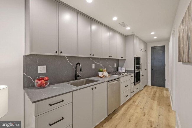 Building Photo - 1979 Biltmore St NW