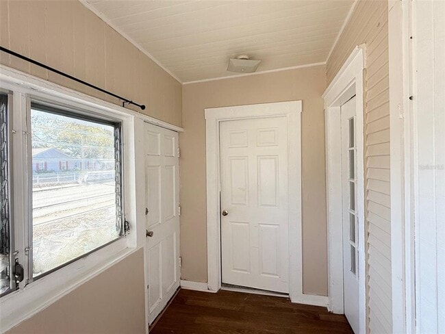 Building Photo - 2609 4th St S