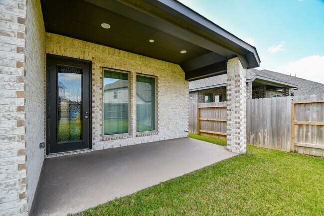 Building Photo - 21312 Palm Arbor Dr