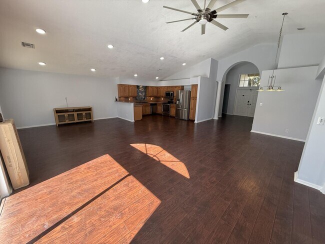 Building Photo - 1304 Lake Breeze Dr