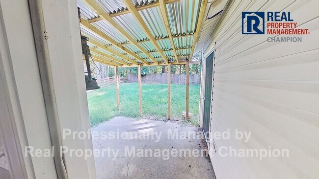 Building Photo - 302 Hilda Rd