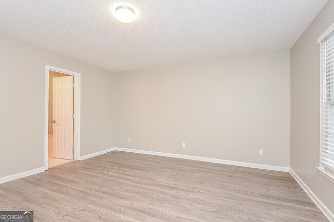 Building Photo - 19 Widgeon Way SW