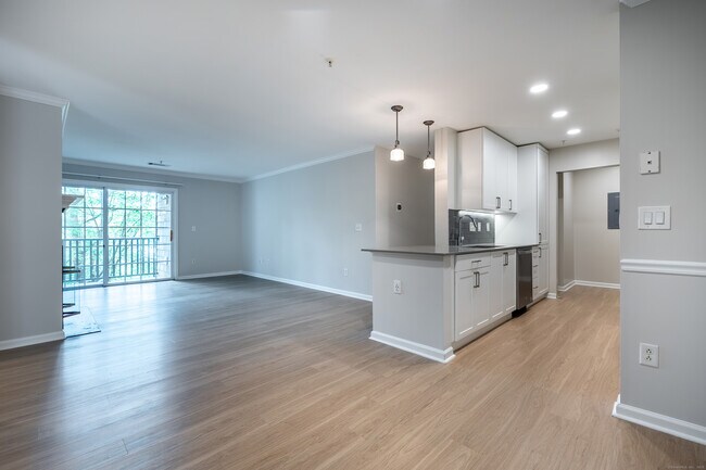 Building Photo - 100 Avalon Dr W