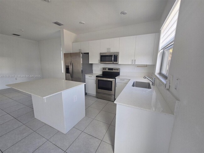Building Photo - 11768 SW 247th Ter