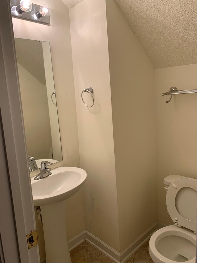 Building Photo - 1800 Lake Carolina Dr