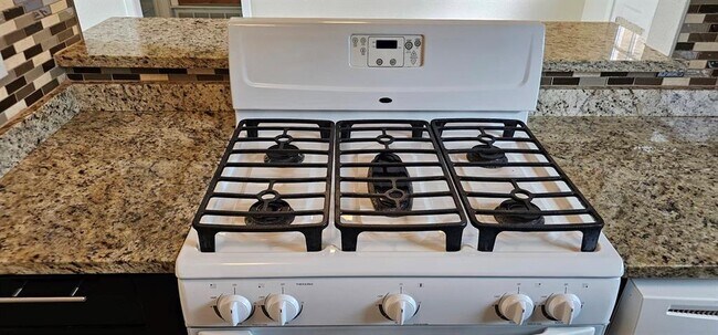 Building Photo - 5409 Duval St