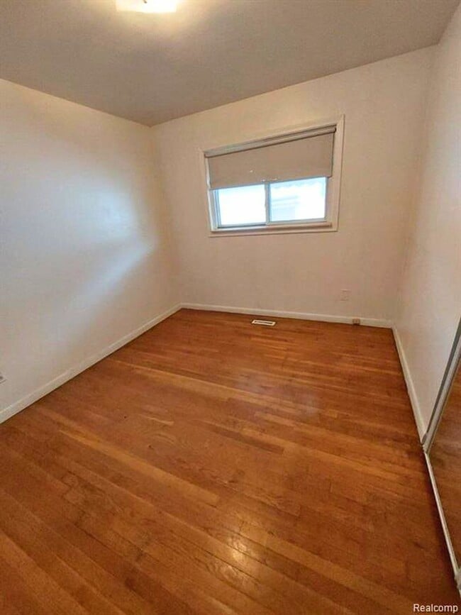 Building Photo - Beautiful 3-Bedroom Home with Large Fenced Backyard