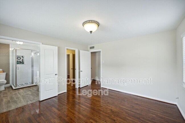 Building Photo - 9007 Sweetwater Dr
