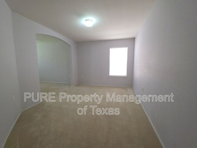 Building Photo - 9005 Sun Shower Bend