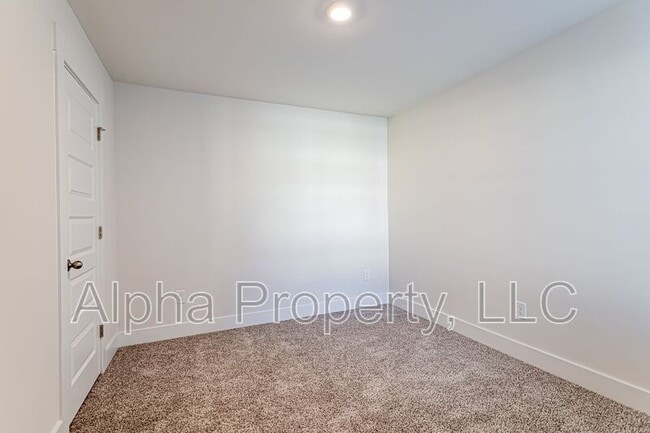 Building Photo - 47 Centimeters Dr