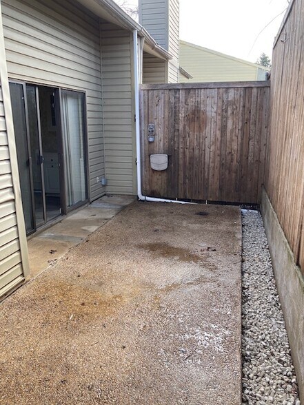 Building Photo - 7450 Holly Hill Dr