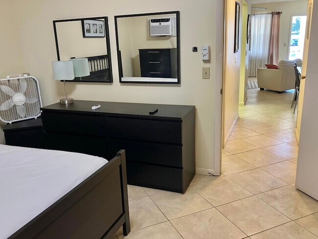 Building Photo - 100 Ventnor E