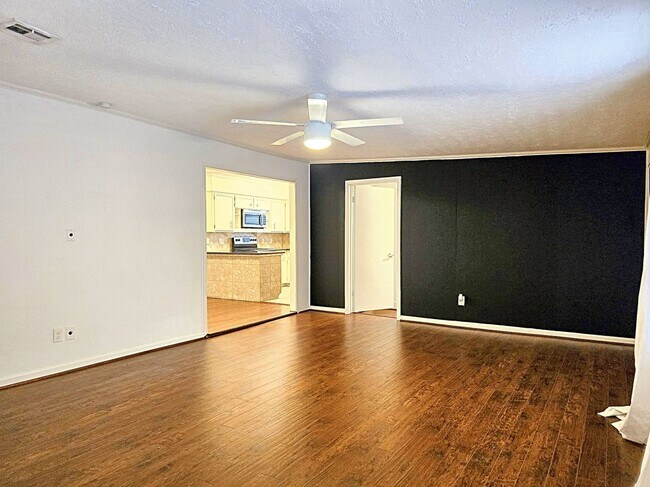 Building Photo - 4414 Gardendale Dr