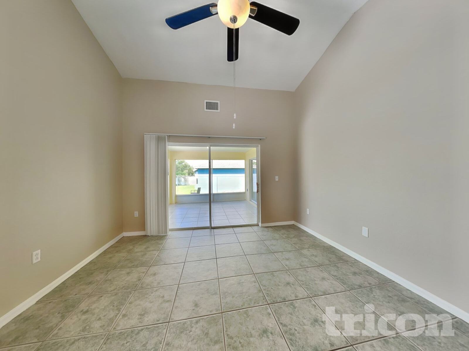 Building Photo - 7641 Manor Dr