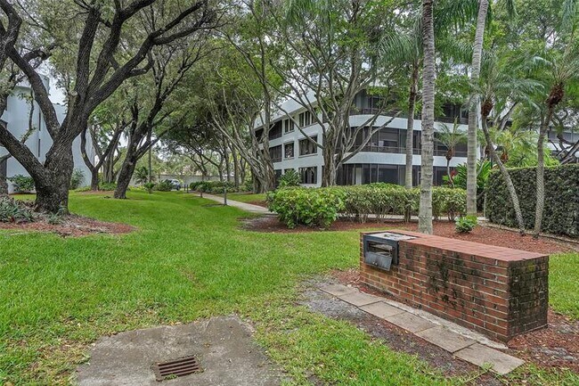 Building Photo - 1460 Sheridan St