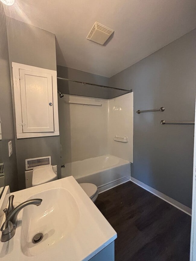 Building Photo - 13817 Bartlett Ave