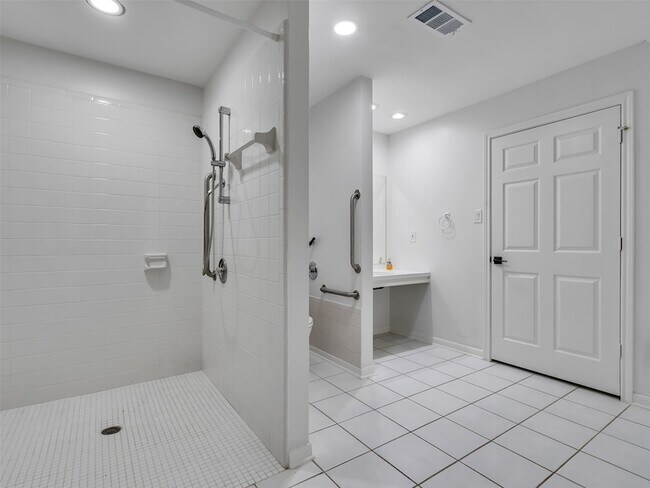 Building Photo - 4023 Laverock Rd