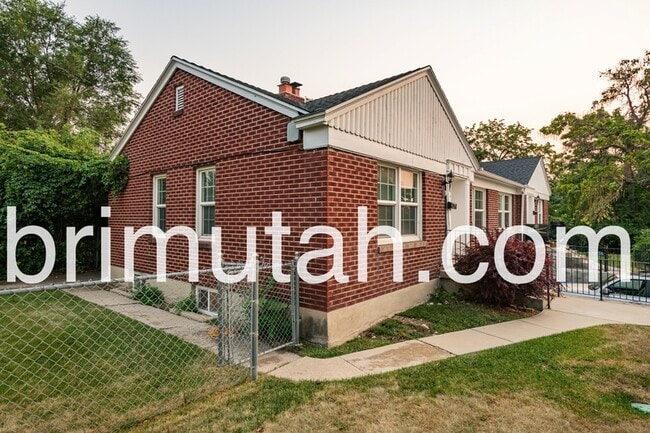 Building Photo - 1266 Parkway Ave